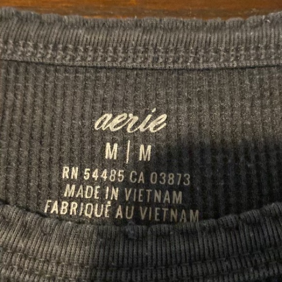 Women’s Aerie baby tee - Picture 2 of 4